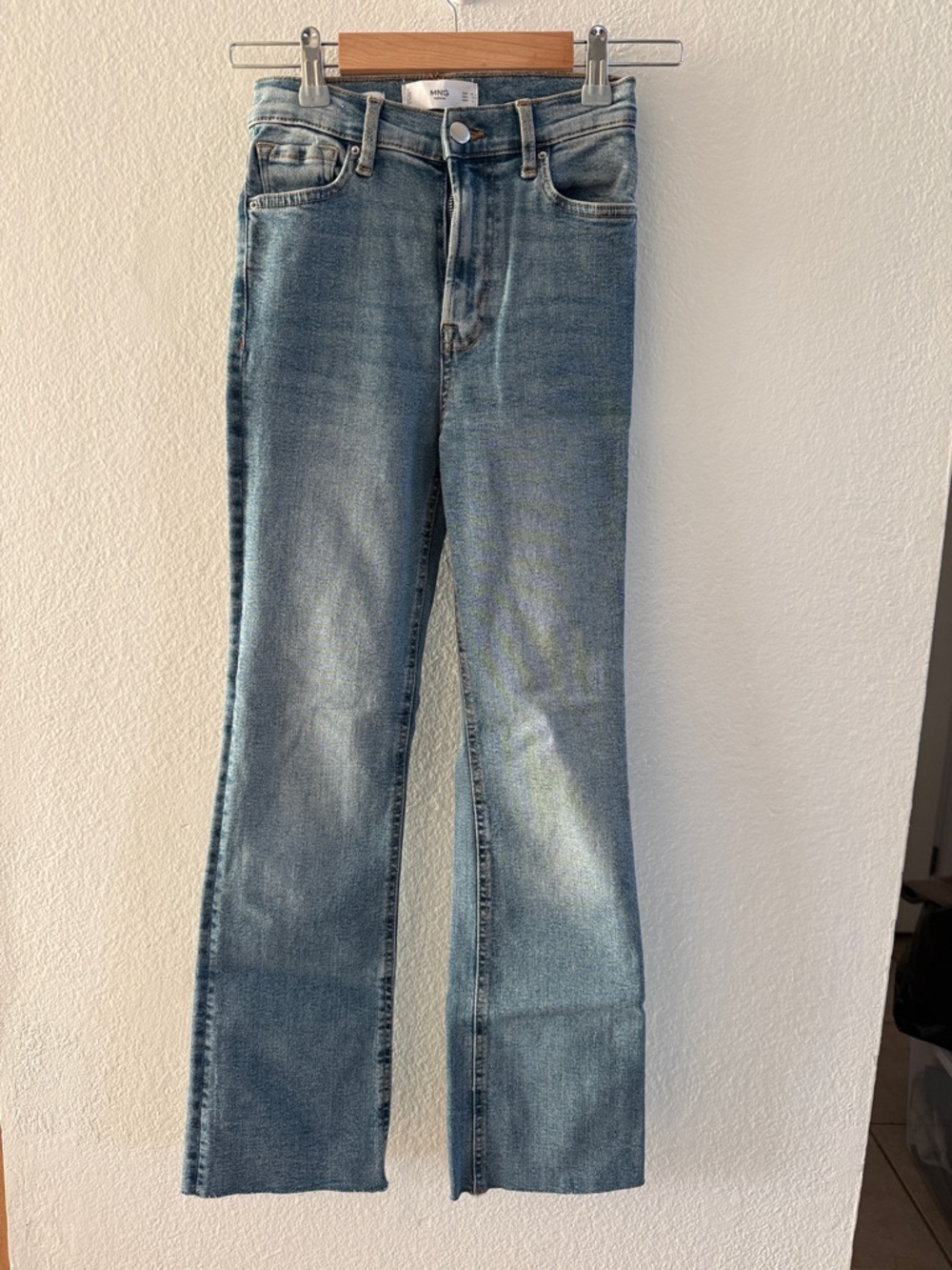 Mango Sienna Raw Hem Crop
Flare Jeans
 I Size 1